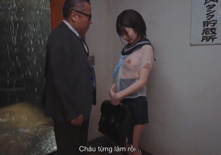 Nữ sinh dâm đãng cố tình không mặc áo lót để gạ địt